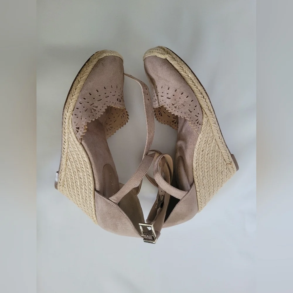 Kelly & Katie Espadrille Wedge Shoes 9.5 Cut Out Excellent Condition